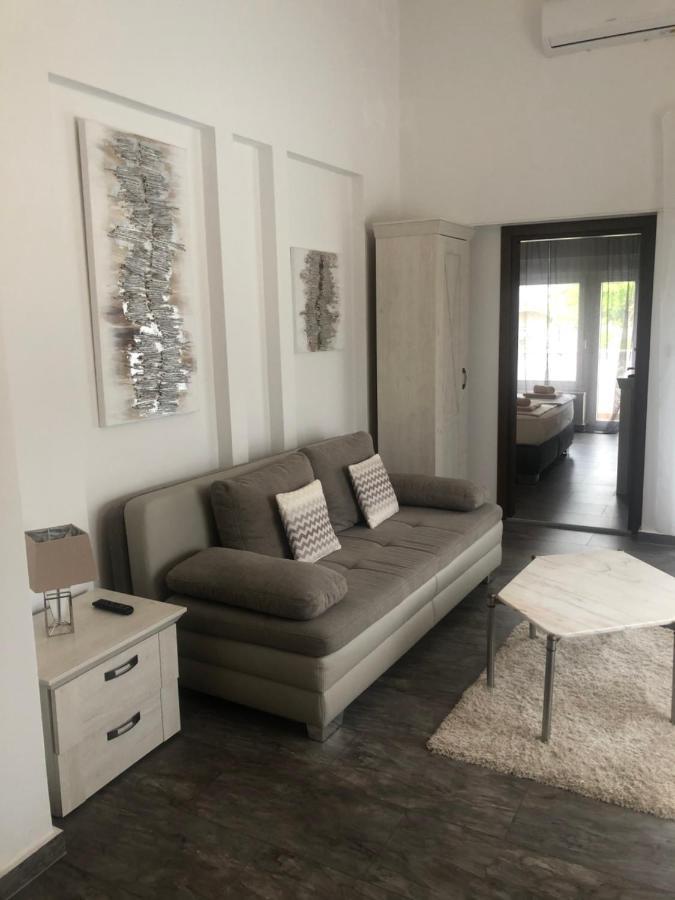 Grey Pearl With Free Ev Ch-Station Apartman Valbandon Kültér fotó