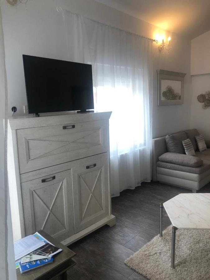 Grey Pearl With Free Ev Ch-Station Apartman Valbandon Kültér fotó