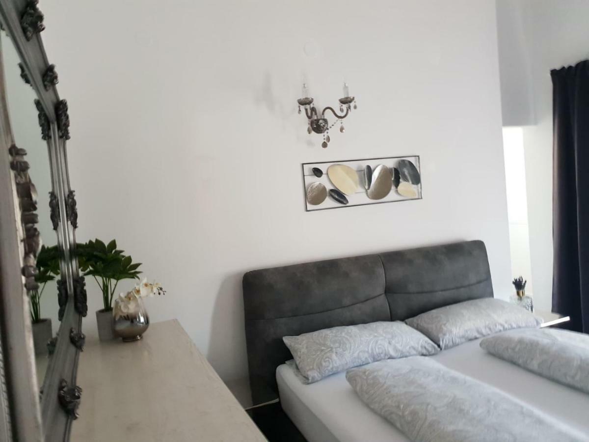 Grey Pearl With Free Ev Ch-Station Apartman Valbandon Kültér fotó