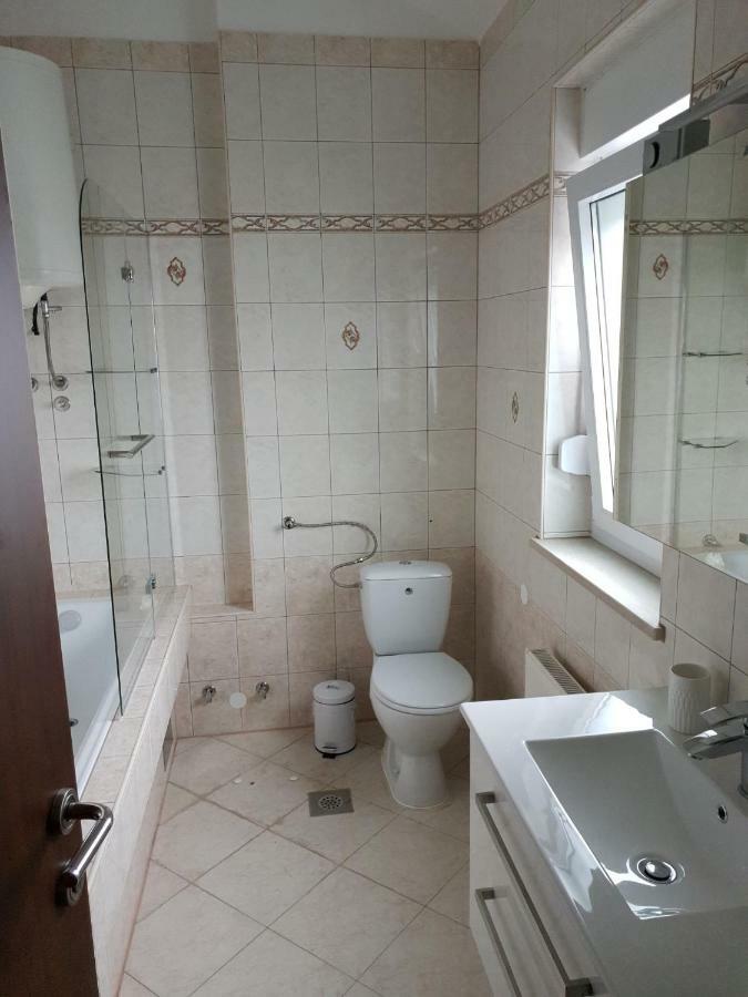 Grey Pearl With Free Ev Ch-Station Apartman Valbandon Kültér fotó