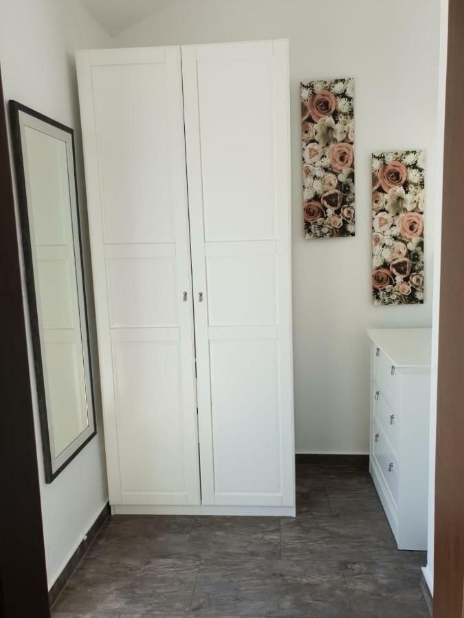Grey Pearl With Free Ev Ch-Station Apartman Valbandon Kültér fotó